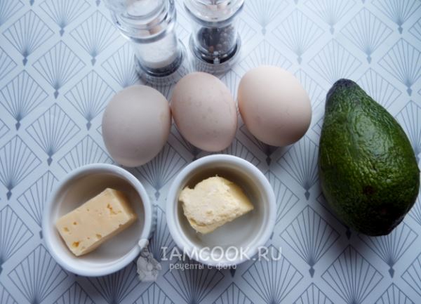 Авокадо с яйцом на сковороде (на завтрак)