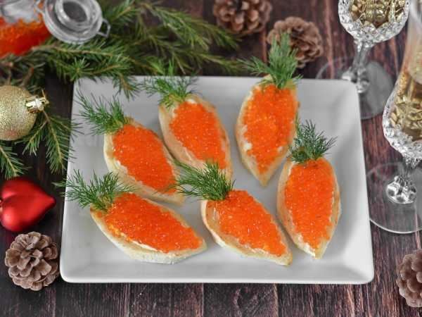 Бутерброды «Морковка» с красной икрой на Новый год 2023