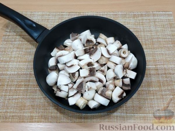 Ячневая каша с грибами и кукурузой, на сковороде