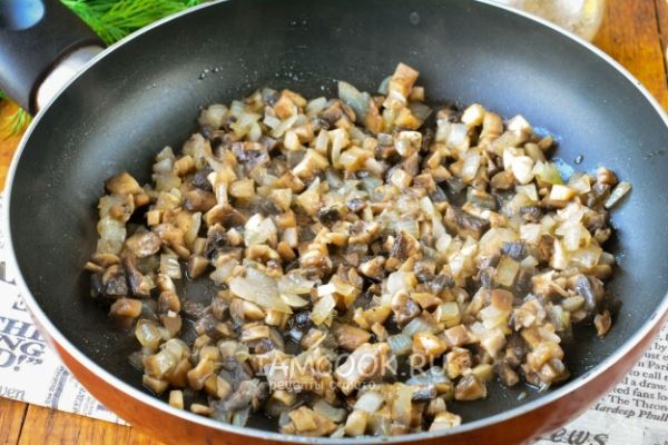 Макароны-гнезда с грибами и сыром в духовке