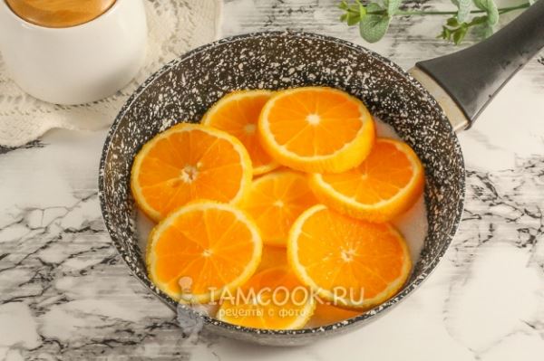 Пирог из слоеного теста с апельсинами